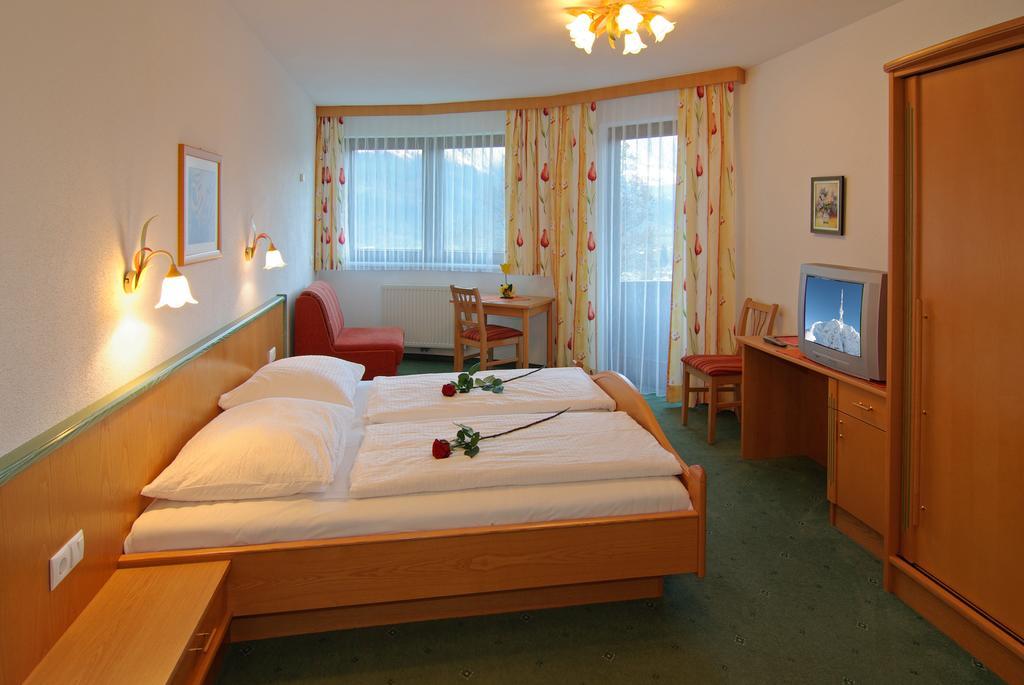 Hotel Garni Romantik Fügen Rum bild